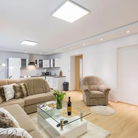 Apartment Urban Retreat Near Old Town *