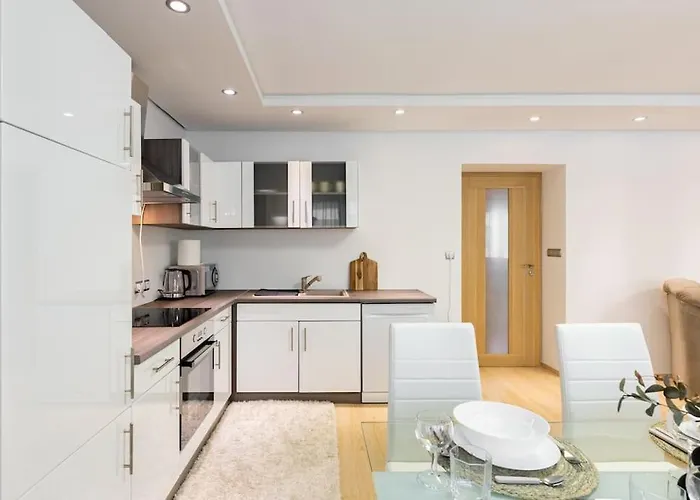 Apartment Urban Retreat Near Old Town *