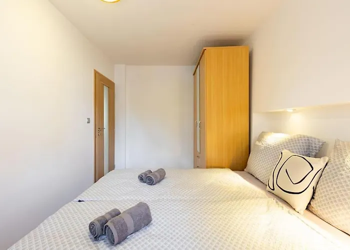 Apartment Urban Retreat Near Old Town *