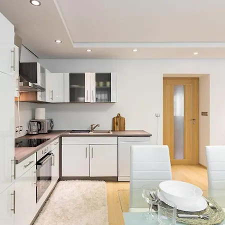 Apartment Urban Retreat Near Old Town *