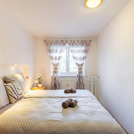 Apartment Urban Retreat Near Old Town *