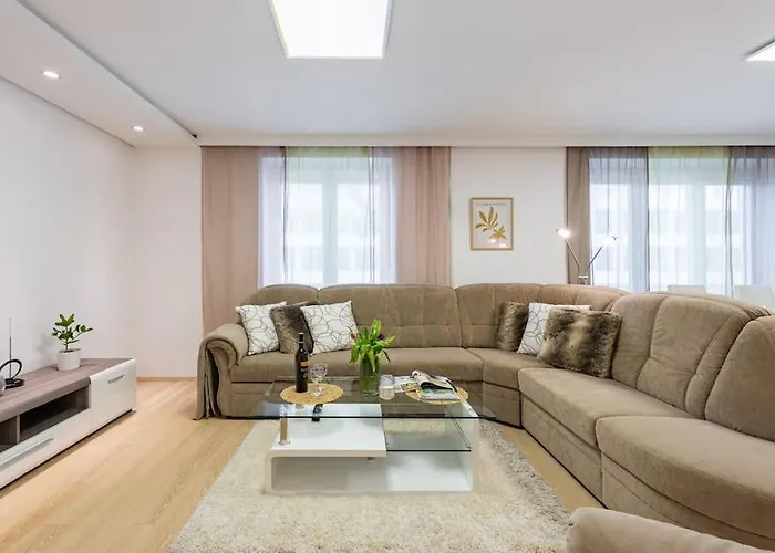 Διαμέρισμα Urban Retreat Near Old Town Μπρατισλάβα